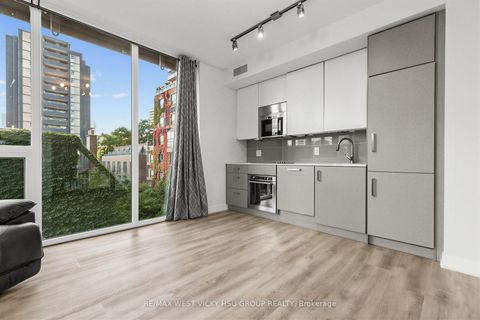 Photo 6 at 305 - 17 Dundonald Street, Yonge Corridor, Toronto