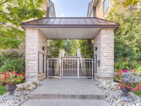 Photo 3 at 178 - 28 Stadium Road, Niagara, Toronto