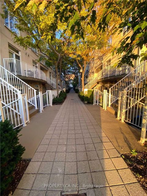 Photo 4 at 178 - 28 Stadium Road, Niagara, Toronto