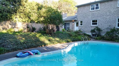 Photo 4 at 26 Averdon Crescent, Donalda, Toronto
