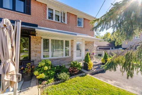Photo 3 at 52 Bengal Court, Jane Heights, Toronto
