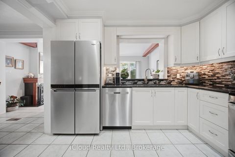 Photo 9 at 52 Bengal Court, Jane Heights, Toronto