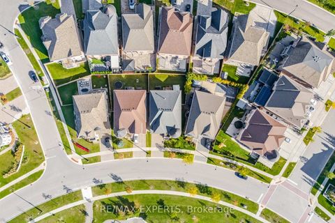 Photo 7 at 91 Woodgate Pines Drive, Kleinburg, Vaughan
