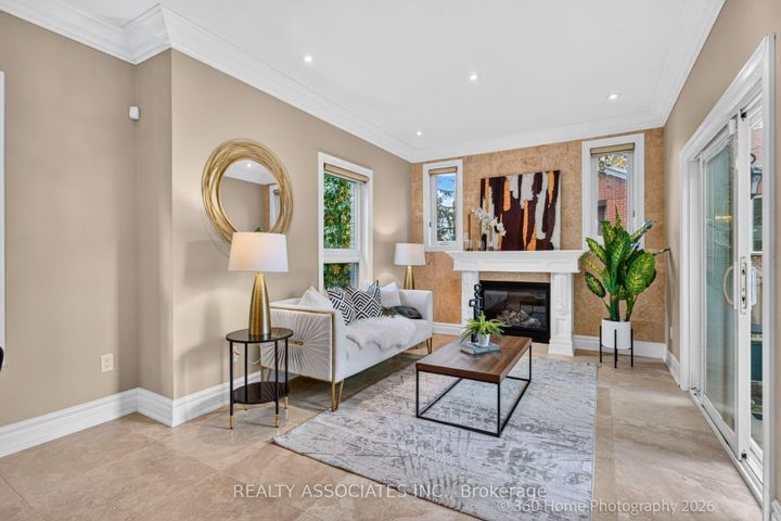 Photo 3 at 128 Coalbrook Court, East Woodbridge, Vaughan