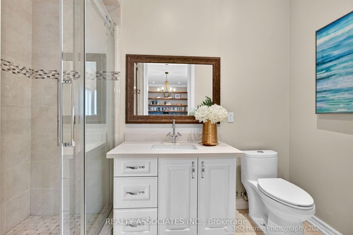 Photo 7 at 128 Coalbrook Court, East Woodbridge, Vaughan