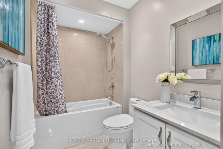 Photo 13 at 128 Coalbrook Court, East Woodbridge, Vaughan