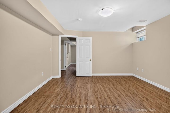 Photo 26 at 128 Coalbrook Court, East Woodbridge, Vaughan