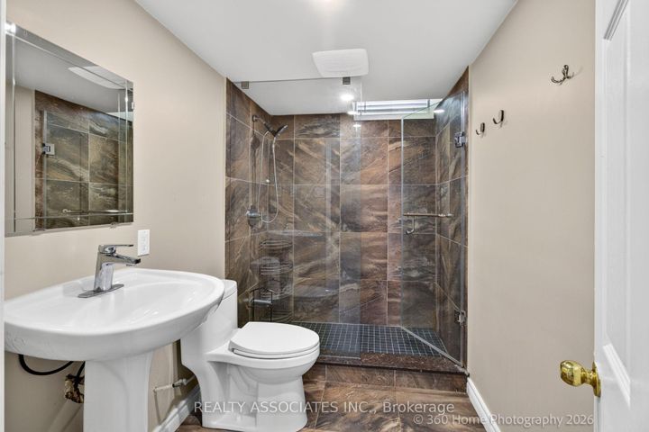 Photo 27 at 128 Coalbrook Court, East Woodbridge, Vaughan