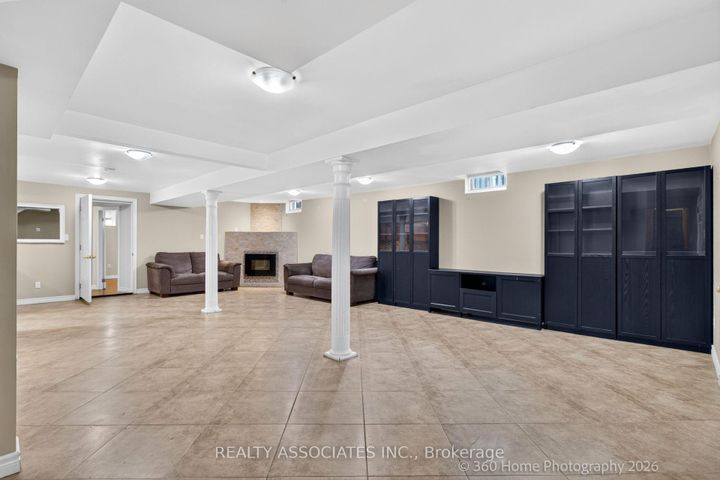 Photo 28 at 128 Coalbrook Court, East Woodbridge, Vaughan
