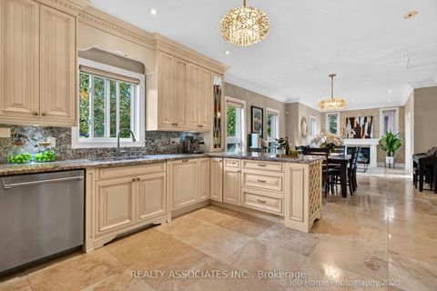 Photo 1 at 128 Coalbrook Court, East Woodbridge, Vaughan