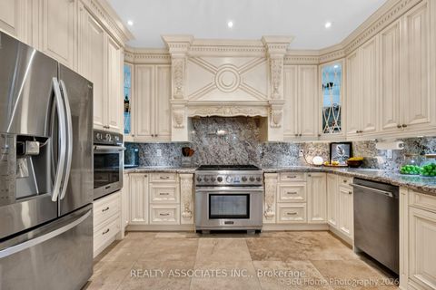 Photo 2 at 128 Coalbrook Court, East Woodbridge, Vaughan