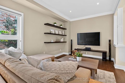 Photo 5 at 128 Coalbrook Court, East Woodbridge, Vaughan
