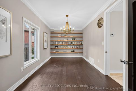 Photo 6 at 128 Coalbrook Court, East Woodbridge, Vaughan