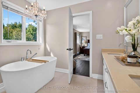 Photo 16 at 128 Coalbrook Court, East Woodbridge, Vaughan