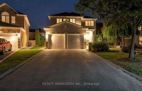 Photo 18 at 128 Coalbrook Court, East Woodbridge, Vaughan