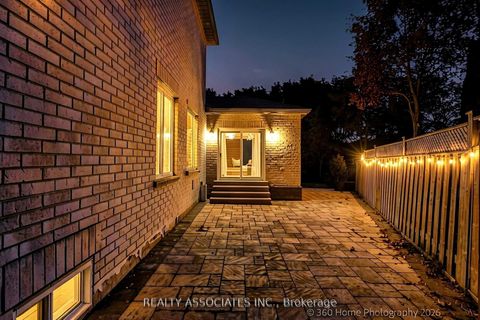 Photo 19 at 128 Coalbrook Court, East Woodbridge, Vaughan