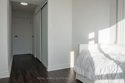 Photo 8 at 1010 - 5 Rowntree Road, Jamestown, Toronto