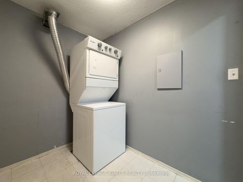 Photo 14 at 1010 - 5 Rowntree Road, Jamestown, Toronto
