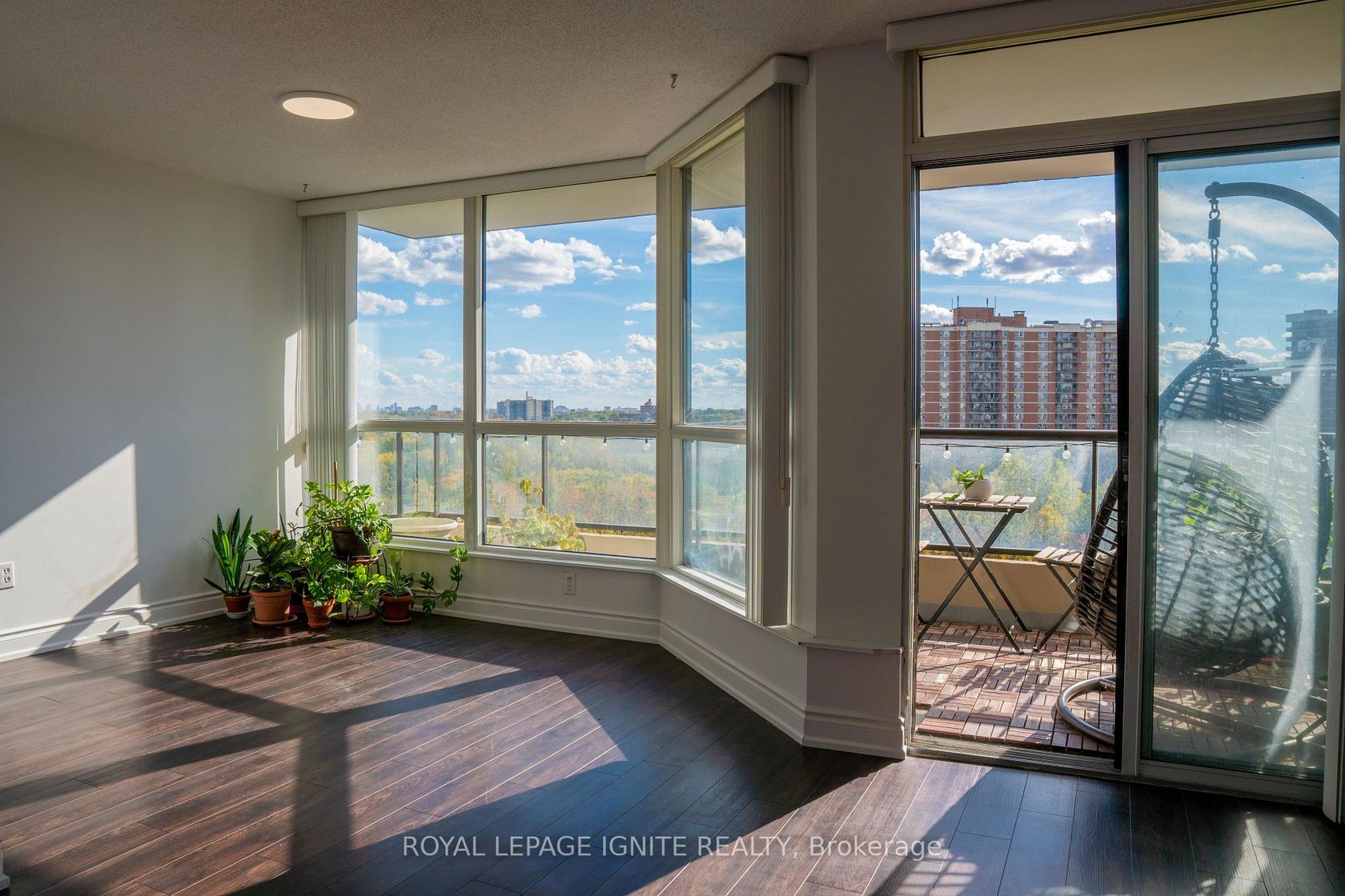 1010 - 5 Rowntree Road, Jamestown, Toronto 