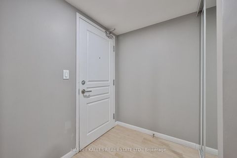 Photo 37 at 515 - 140 Simcoe Street, Waterfront Communities C1, Toronto