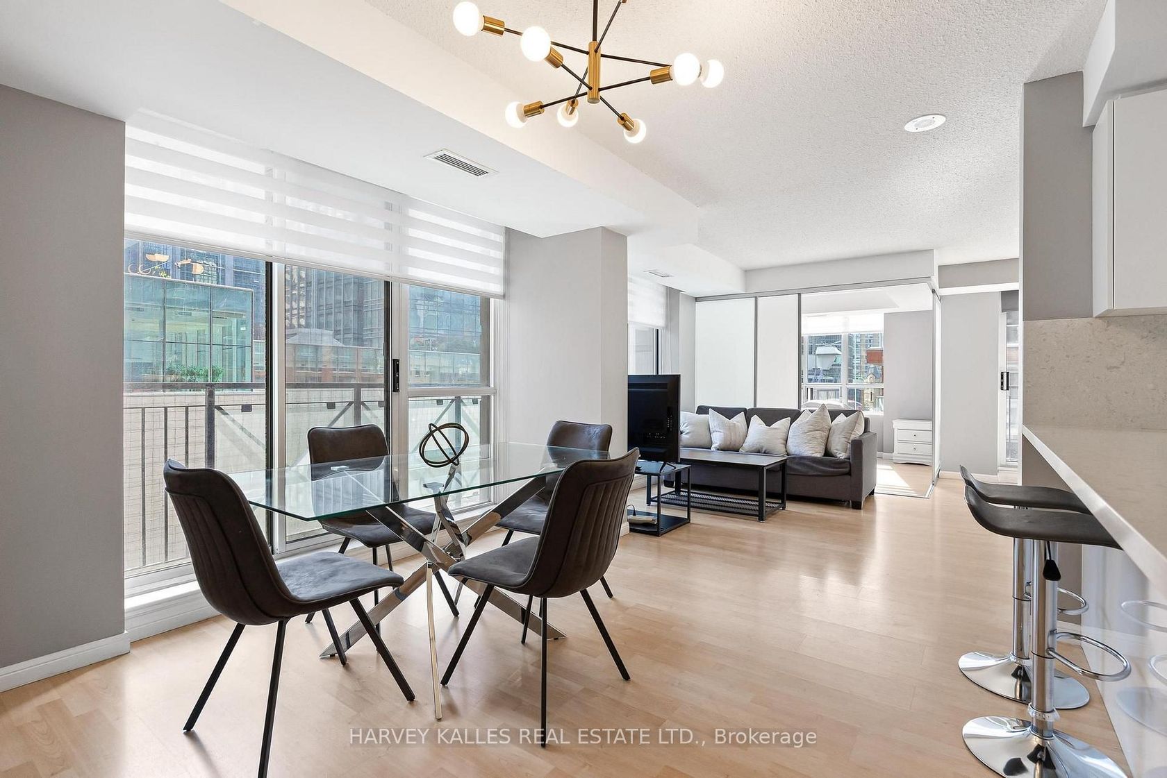 515 - 140 Simcoe Street, Waterfront Communities C1, Toronto 