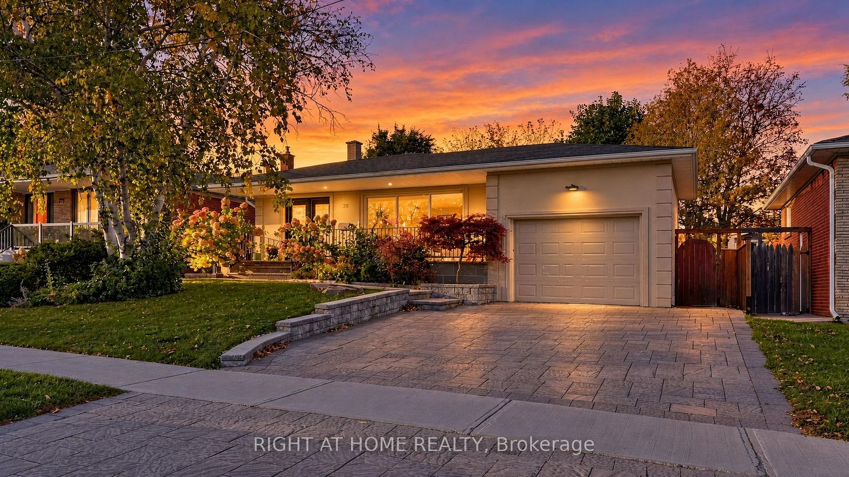 24 Stonedene Boulevard, Branson, Toronto 