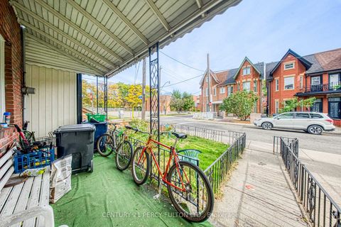 Photo 3 at 60 Fennings Street, Bellwoods, Toronto