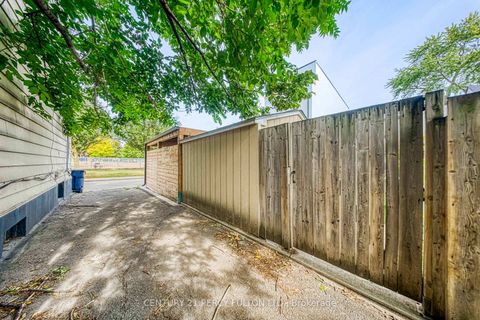 Photo 4 at 60 Fennings Street, Bellwoods, Toronto
