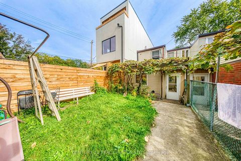Photo 7 at 60 Fennings Street, Bellwoods, Toronto
