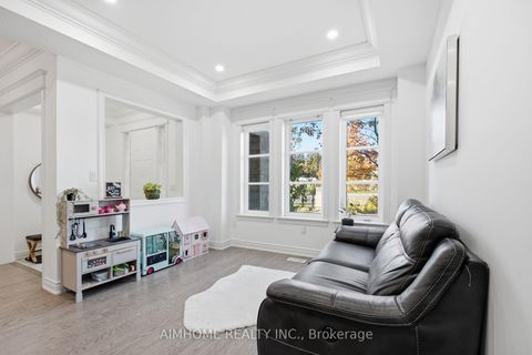 Photo 5 at 15 Calamint Lane, Oak Ridges Lake Wilcox, Richmond Hill