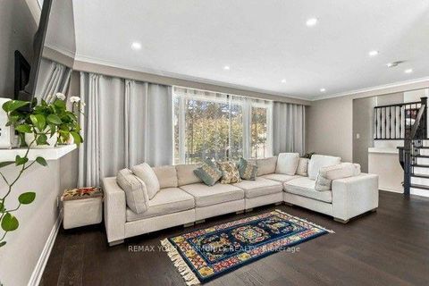 Photo 5 at 2 Munhall Road, Humber Heights, Toronto