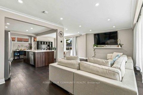 Photo 8 at 2 Munhall Road, Humber Heights, Toronto