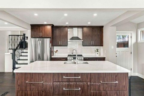 Photo 11 at 2 Munhall Road, Humber Heights, Toronto