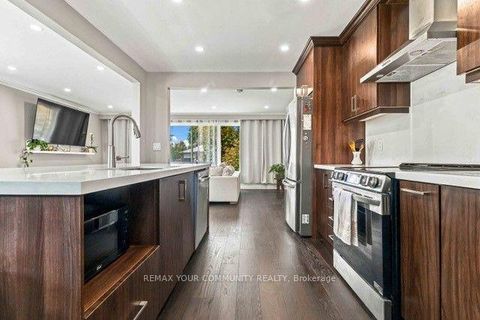 Photo 13 at 2 Munhall Road, Humber Heights, Toronto
