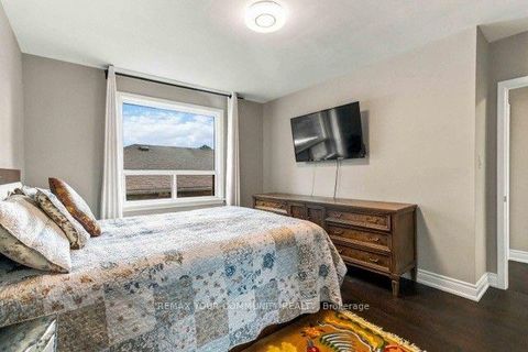 Photo 14 at 2 Munhall Road, Humber Heights, Toronto