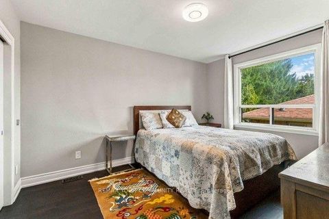 Photo 15 at 2 Munhall Road, Humber Heights, Toronto