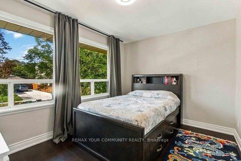 Photo 17 at 2 Munhall Road, Humber Heights, Toronto