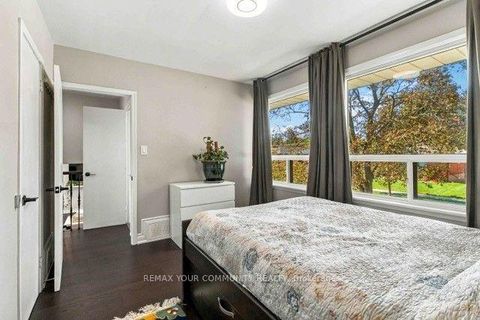 Photo 19 at 2 Munhall Road, Humber Heights, Toronto