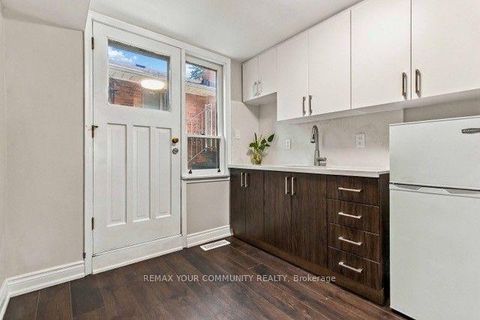 Photo 20 at 2 Munhall Road, Humber Heights, Toronto