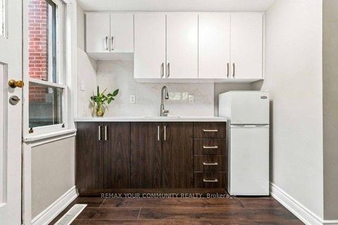 Photo 22 at 2 Munhall Road, Humber Heights, Toronto