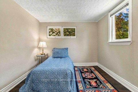 Photo 25 at 2 Munhall Road, Humber Heights, Toronto