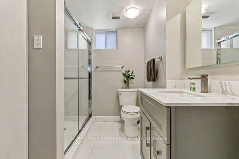 Photo 27 at 2 Munhall Road, Humber Heights, Toronto