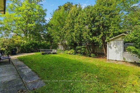 Photo 28 at 2 Munhall Road, Humber Heights, Toronto
