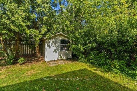 Photo 29 at 2 Munhall Road, Humber Heights, Toronto