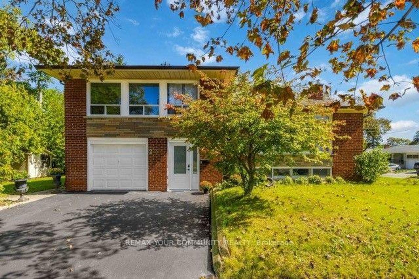 2 Munhall Road, Humber Heights, Toronto 