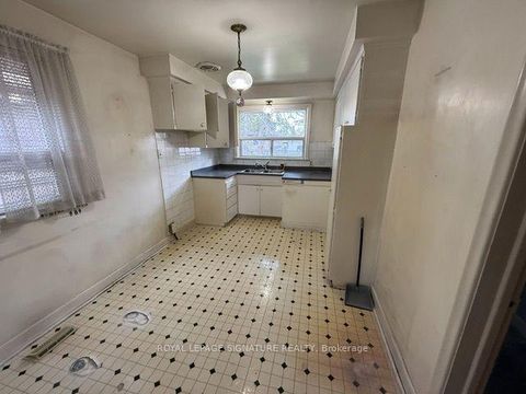 Photo 2 at 16 Hoshlega Drive, Morningside, Toronto