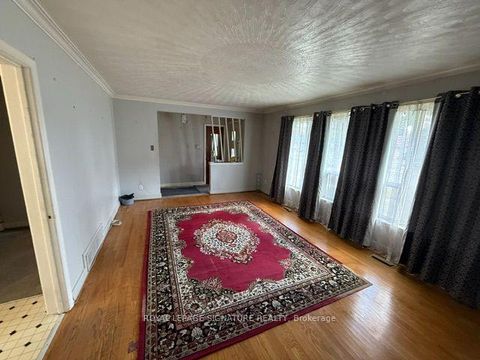 Photo 3 at 16 Hoshlega Drive, Morningside, Toronto