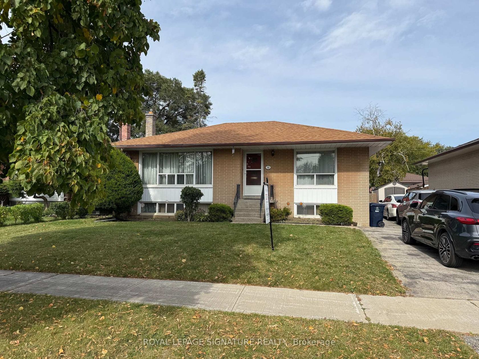 16 Hoshlega Drive, Morningside, Toronto 