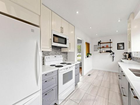 Photo 5 at 77 Billington Crescent, Donalda, Toronto