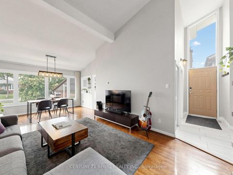 Photo 11 at 77 Billington Crescent, Donalda, Toronto